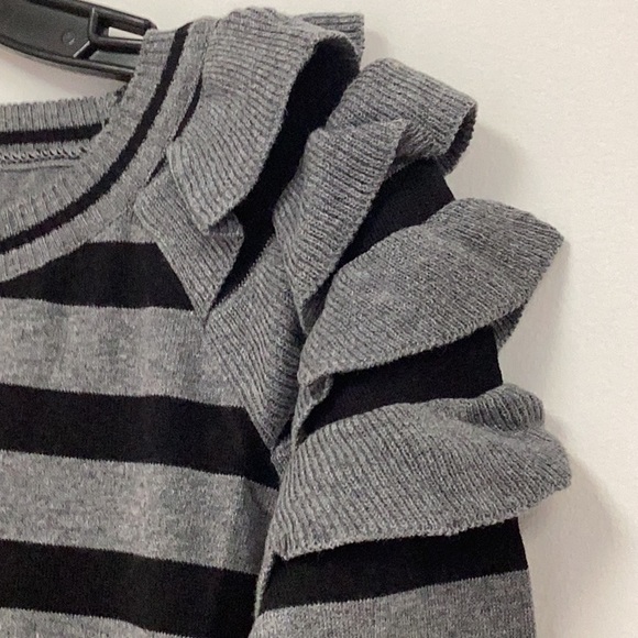 COPY - COPY - Beautiful ruffles sweater with sequin stripes - Picture 3 of 3